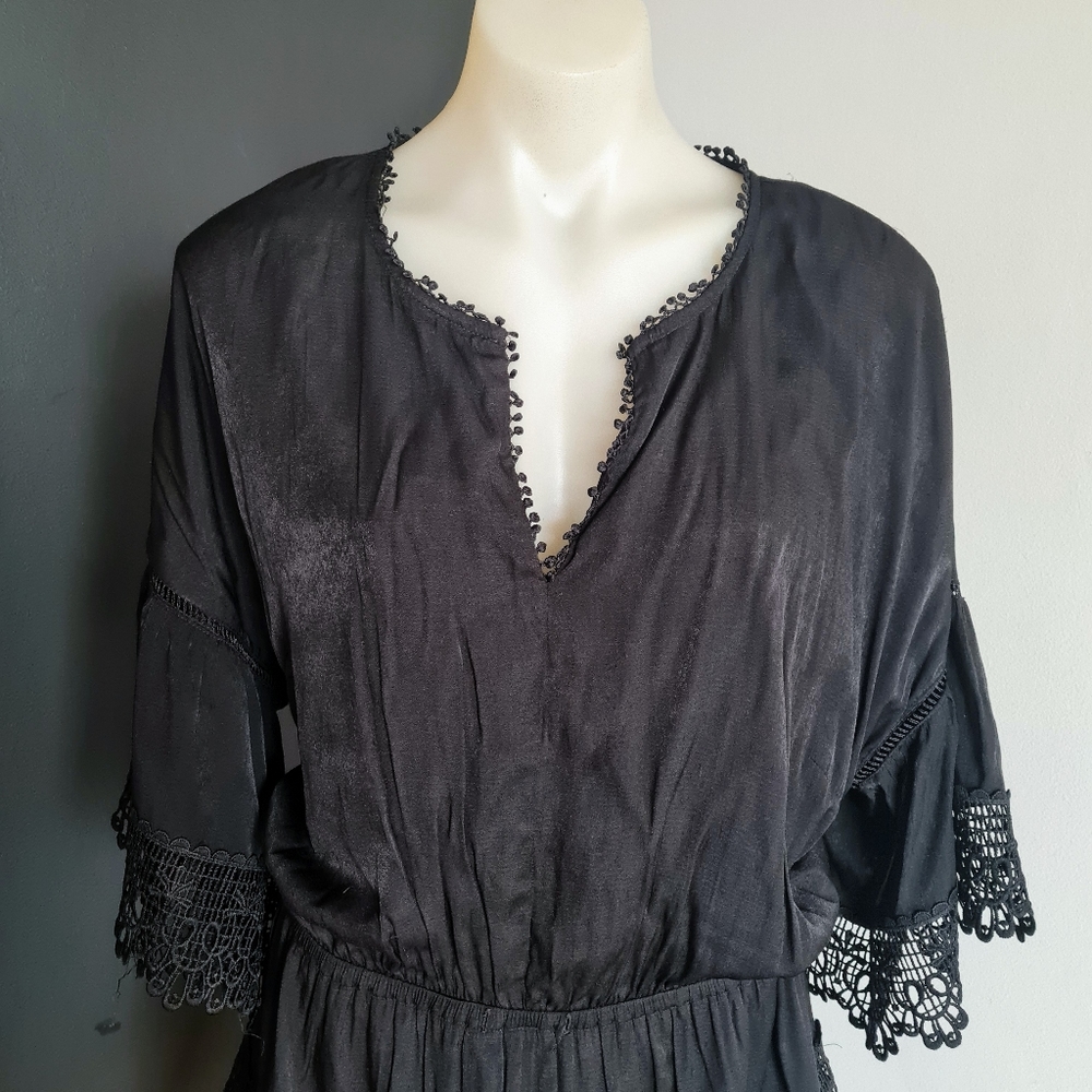 Women's size 18 M 'CITY CHIC' Gorgeous little black dress- EUC - Picture 2 of 7